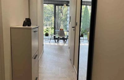 Location d’un appartement élégant de 3 pièces avec jardin privé, 54 m², Zwierzyniec, Cracovie, Pologne